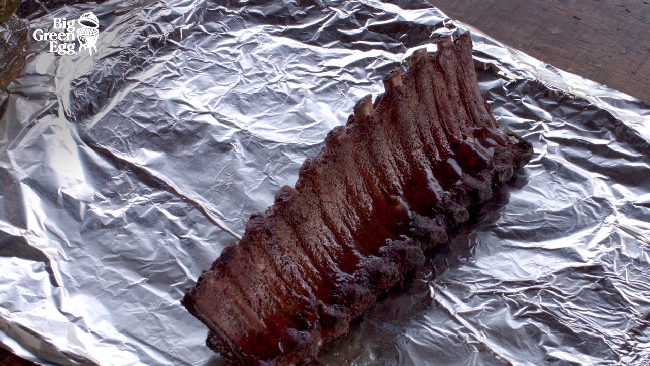 Hvordan man tilberede spareribs med 3-2-1 metoden i et Big Green Egg