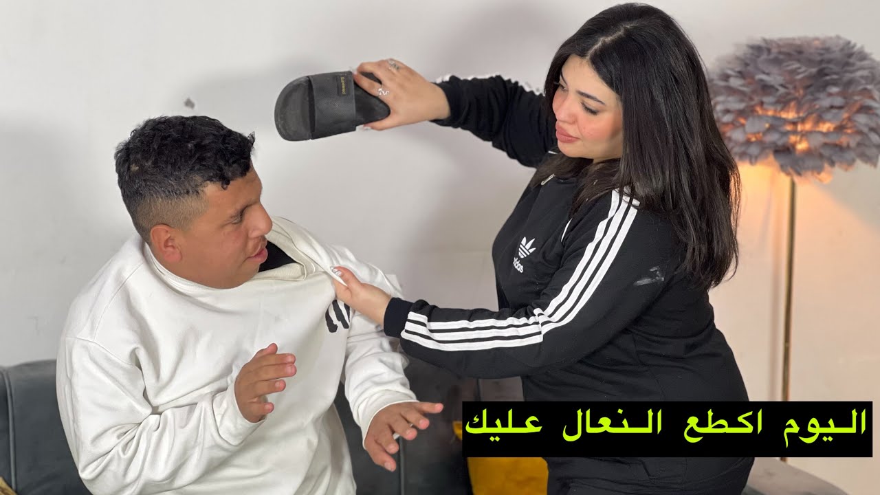 الام تكتل ابنها بنعال لان طلع راسب💔