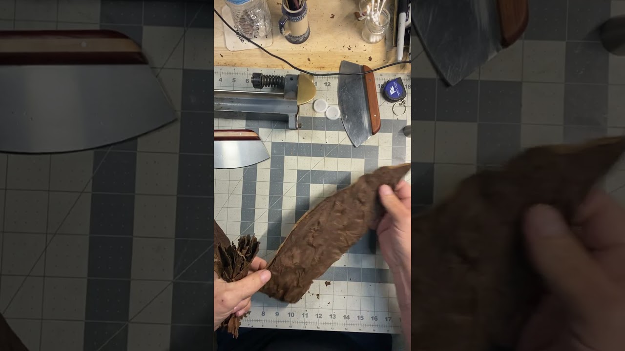 Bunching a Robusto. 