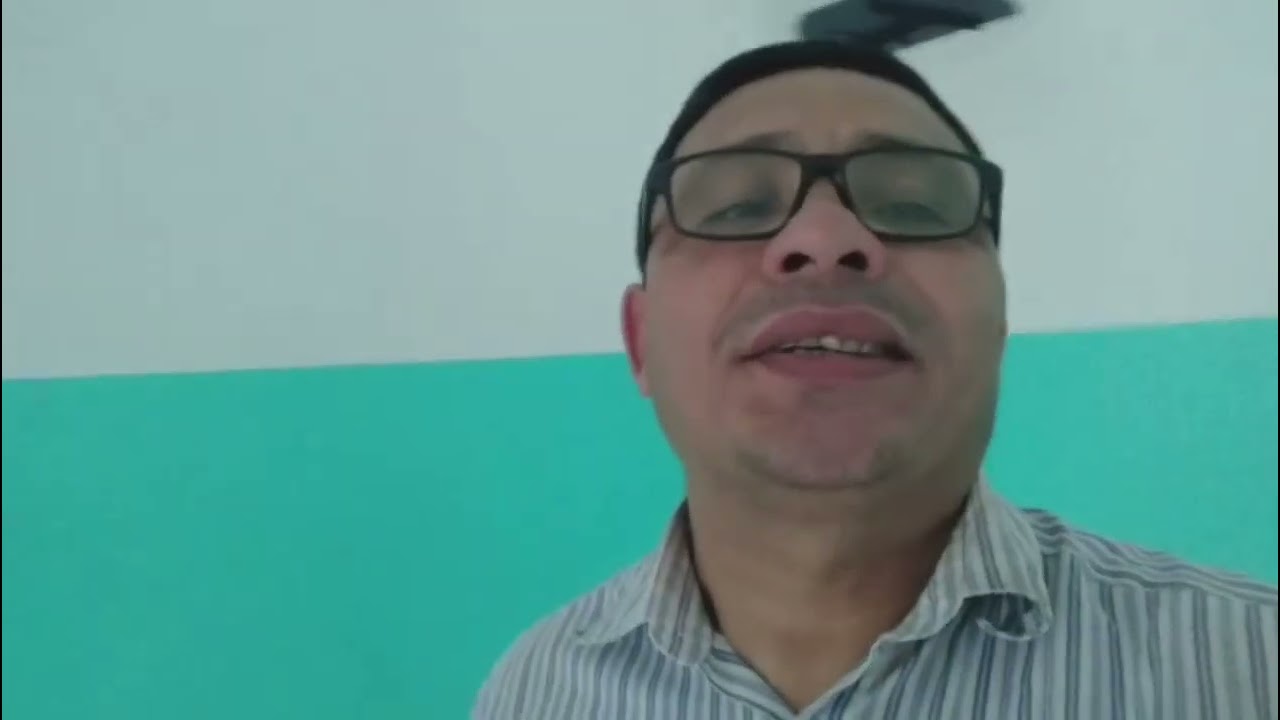 Derrubando a parede para levantar o altar 