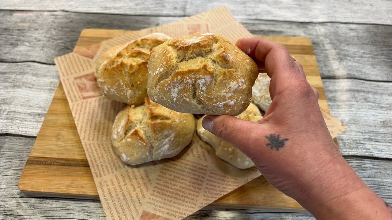 Panini al cucchiaio senza impasto, non ti sporcherai neanche le mani. Croccanti,buonissimi e veloci.