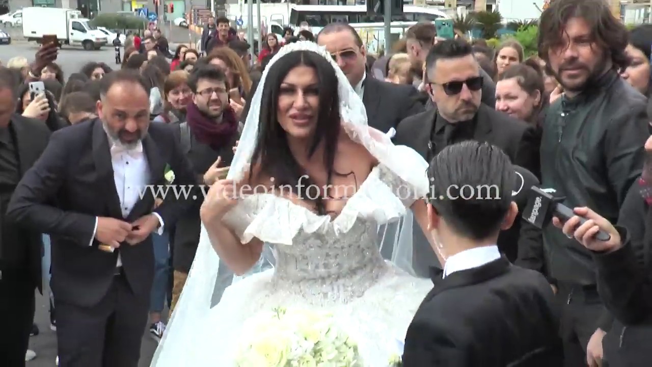 Il matrimonio di Tony Colombo e Tina Rispoli, a Napoli traffico bloccato, cavalli bianchi