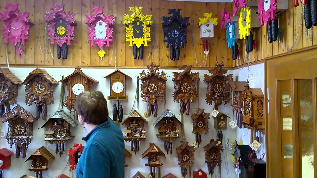Käkikellotehtaassa Saksassa (Rombach & Haas Cuckoo Clock Workshop)
