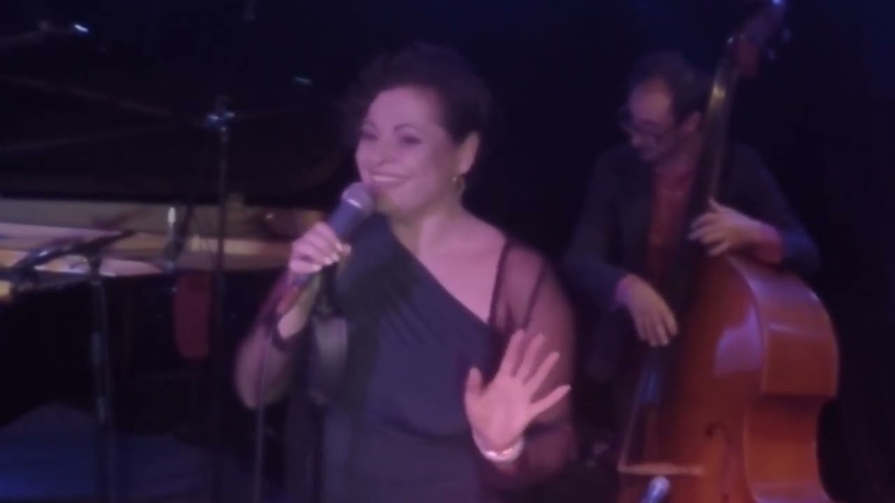 Lana Nesnas sings Rodgers & Hart - Manhattan