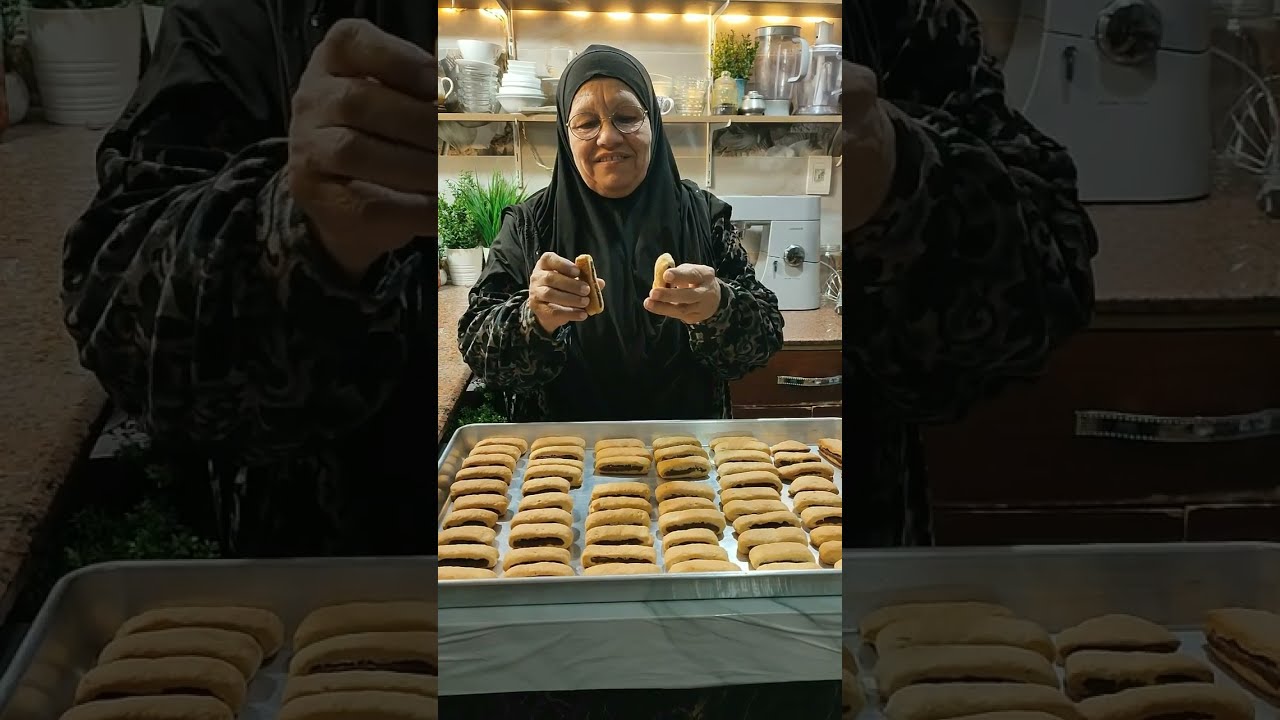 طول الشتا منستغناش عنها ابدا قراقيش سادة وبالعجوة مع كوباية شاي احلى فطار
