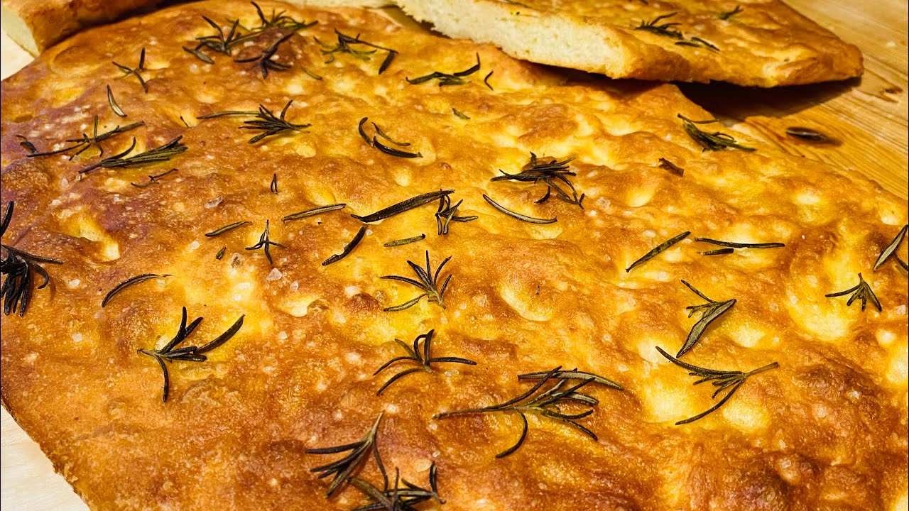 Focaccia pizza salata fatta in casa.ricetta strepitosa.soffice e facilissima alla portata di tutti