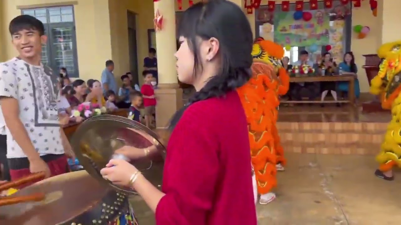 Múa lân trung thu cho các cháu 