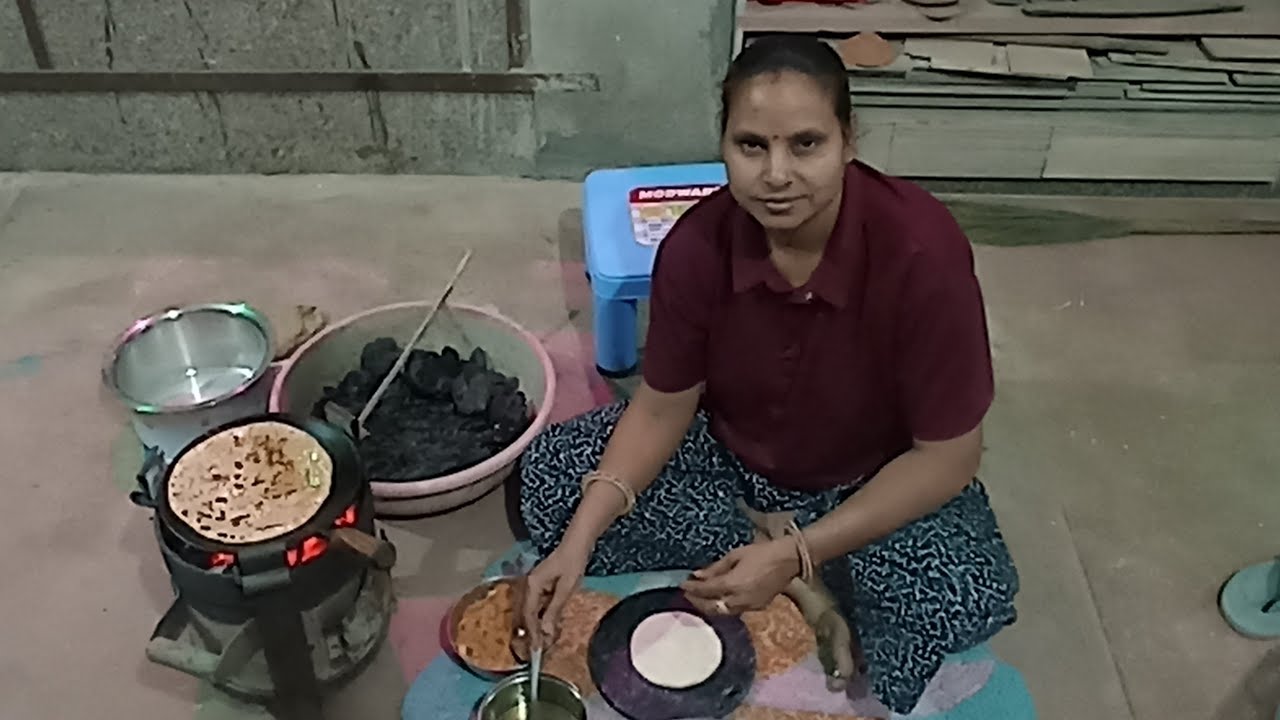 Mahesh Garden is live gas ki killat ke bich sigdi per garma garam paraathe