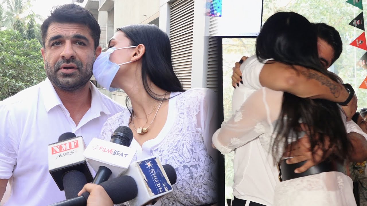 Eijaz Khan & Pavitra punia Gets COZY 😜🤔😃 While Interview @ Birthday Party Of Rohit Verma 😜🤔😃