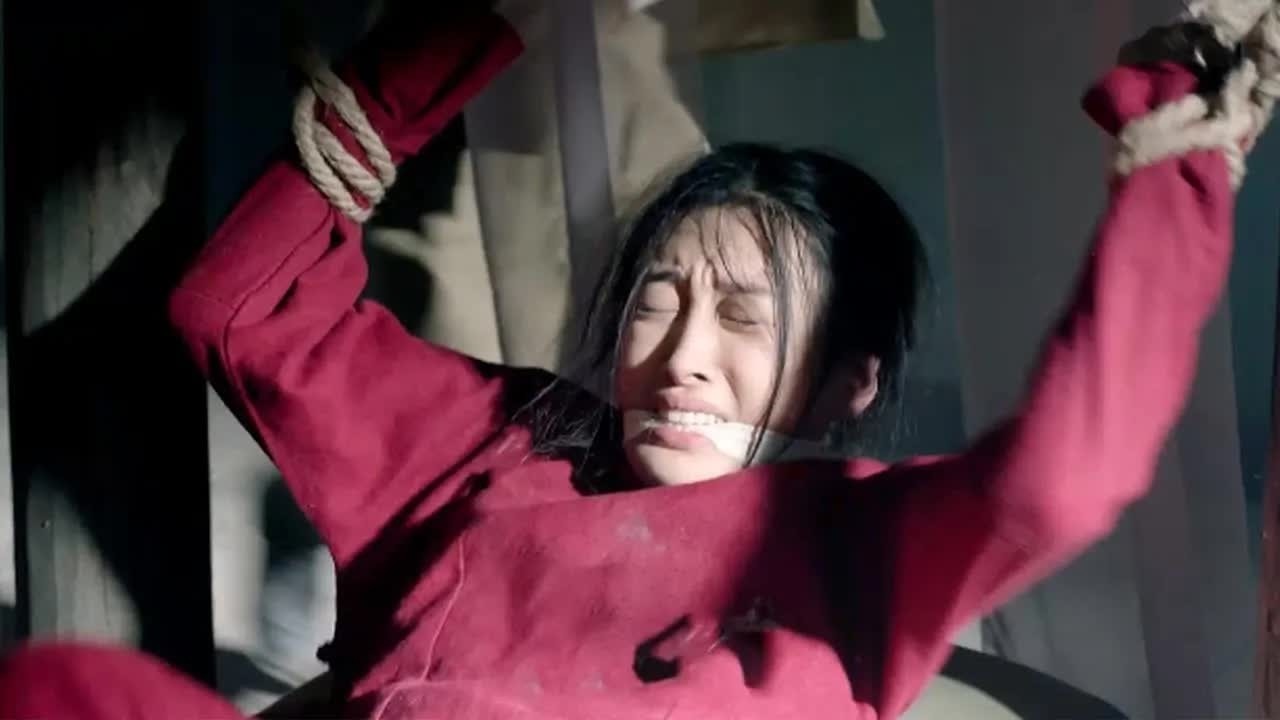 日軍本想調戲美女，怎料剛解開衣服，就被頂級特工一槍爆頭！⚔️ 抗日 Kung Fu #抗日 #電影 #功夫