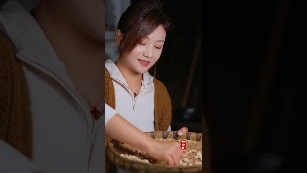 Best Homecooking: Spicy Duck Heads Delight with Family Chat