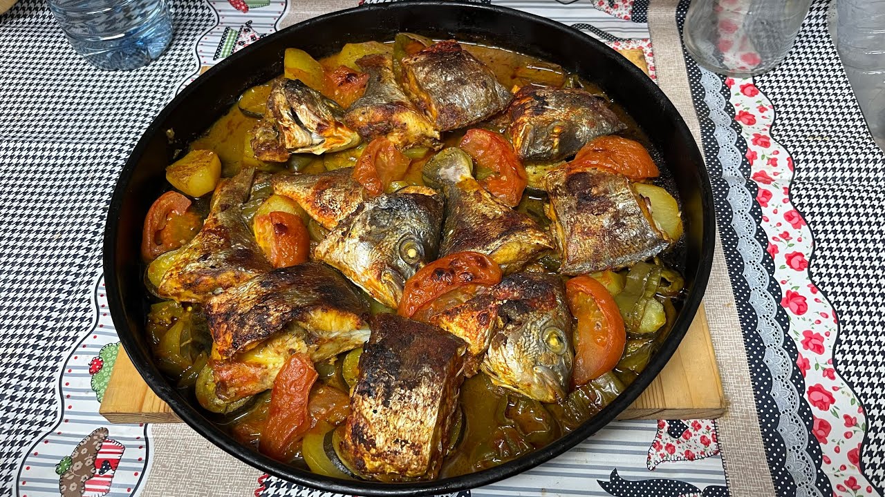 الحوت🐋 في الفران اسرع والذ أسهل لاطة ممكن توجدي مع سر البنة😋