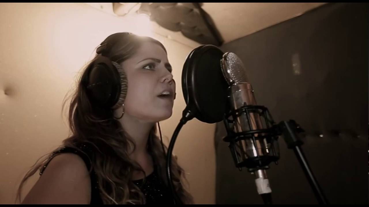 Evelyn And The Vipers performing Dog Days Are Over - Available from AliveNetwork.com