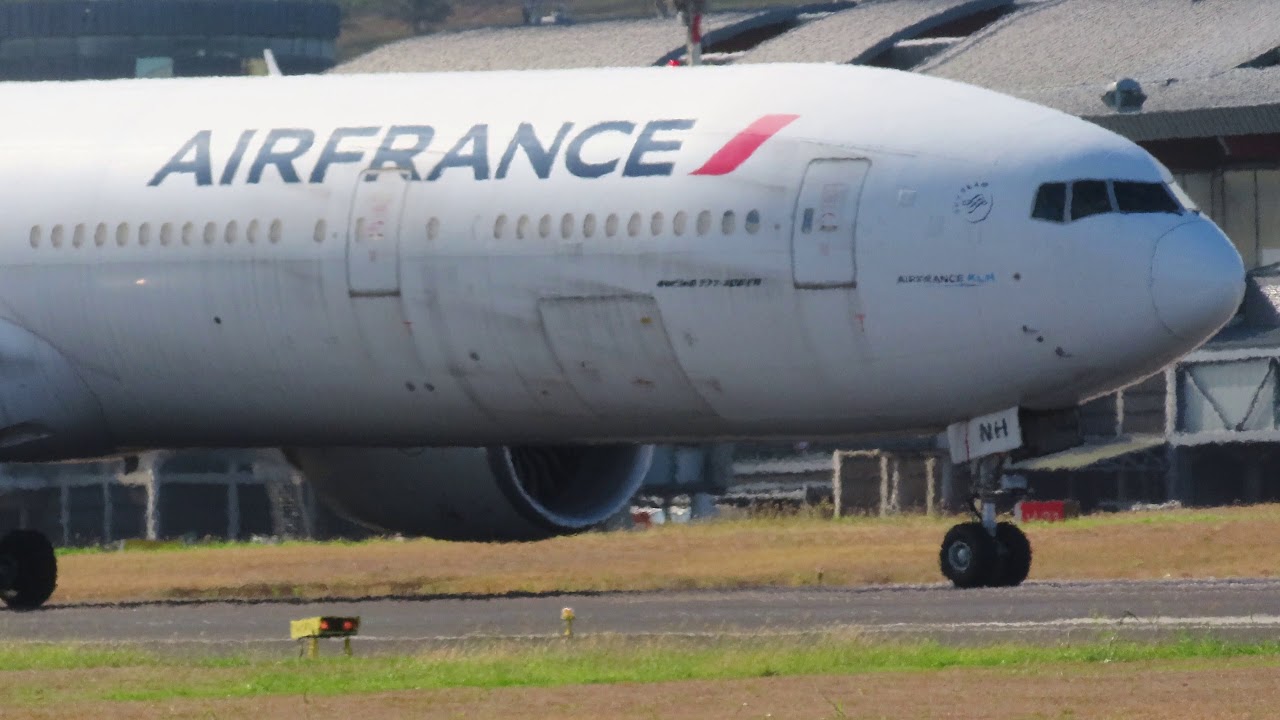 F-GZNH , Boeing 777-328(ER) Air France @ Roland Garros Airort (RUN)