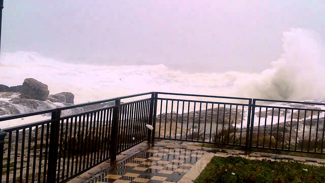 Mareggiata ad Augusta, faro santa croce!!