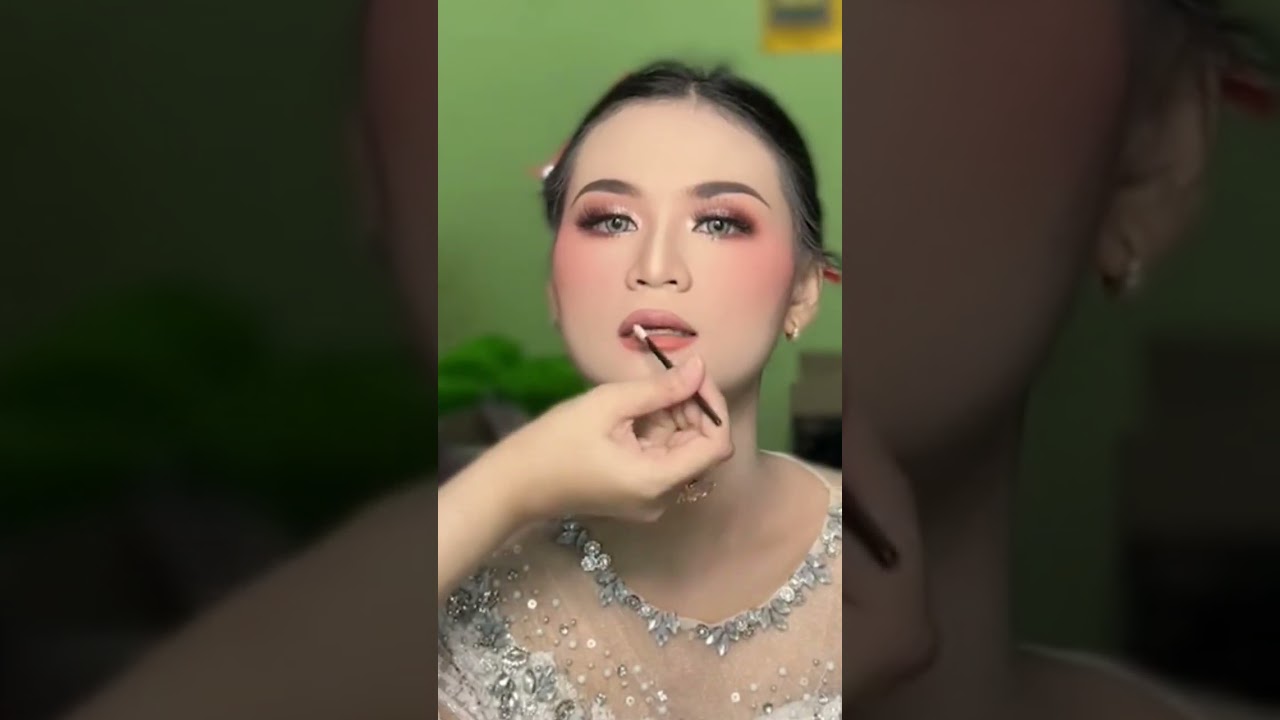 INDONESIAN BRIDAL  MAKEUP PENGANTIN ROROO MUA CIREBON WA 08970001235 