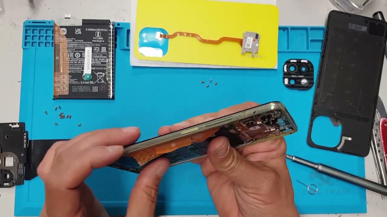 How to change battery on Xiaomi Mi 11 Lite 5G// How to change back cover on Mi 11 Lite 5G