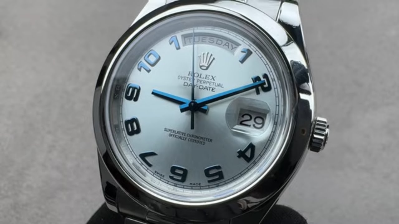 Обзор сертифицированных подержанных часов Rolex Day-Date II Ice Blue 218206-0010.