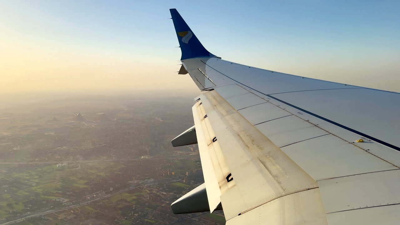 Pyramid Views! Stunning Cairo Landing &ndash; Oman Air Boeing 737 MAX 8
