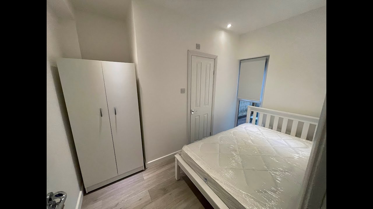 5 BEDROOM HMO - We accquired and transformed this 3 bedroom house into a 5 bedroom, 5 en suite HMO.