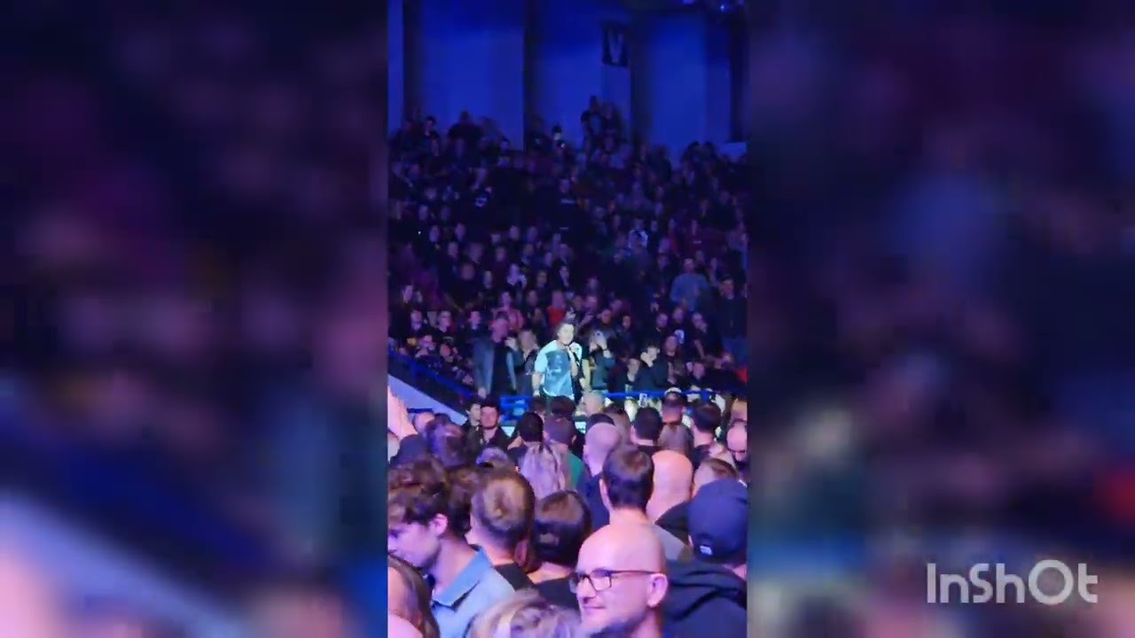 Bush - Flowers On A Grave (live) + Gavin wandering through the crowd @ Torwar, Warsaw 🇵🇱 (2025.10) 
