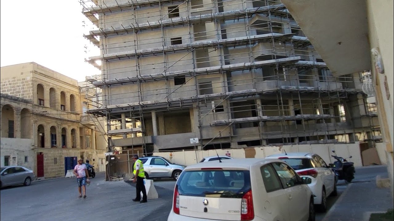 Malta, Gozo, the not so scenic parts of Marsalforn, the everyday reality behind the promenade