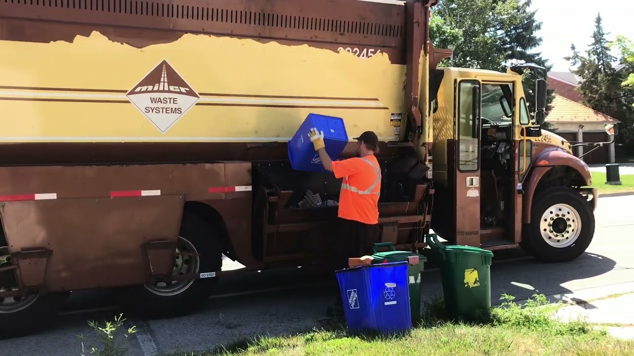 Miller Waste Walinga Champion Side Loader collecting Recycling