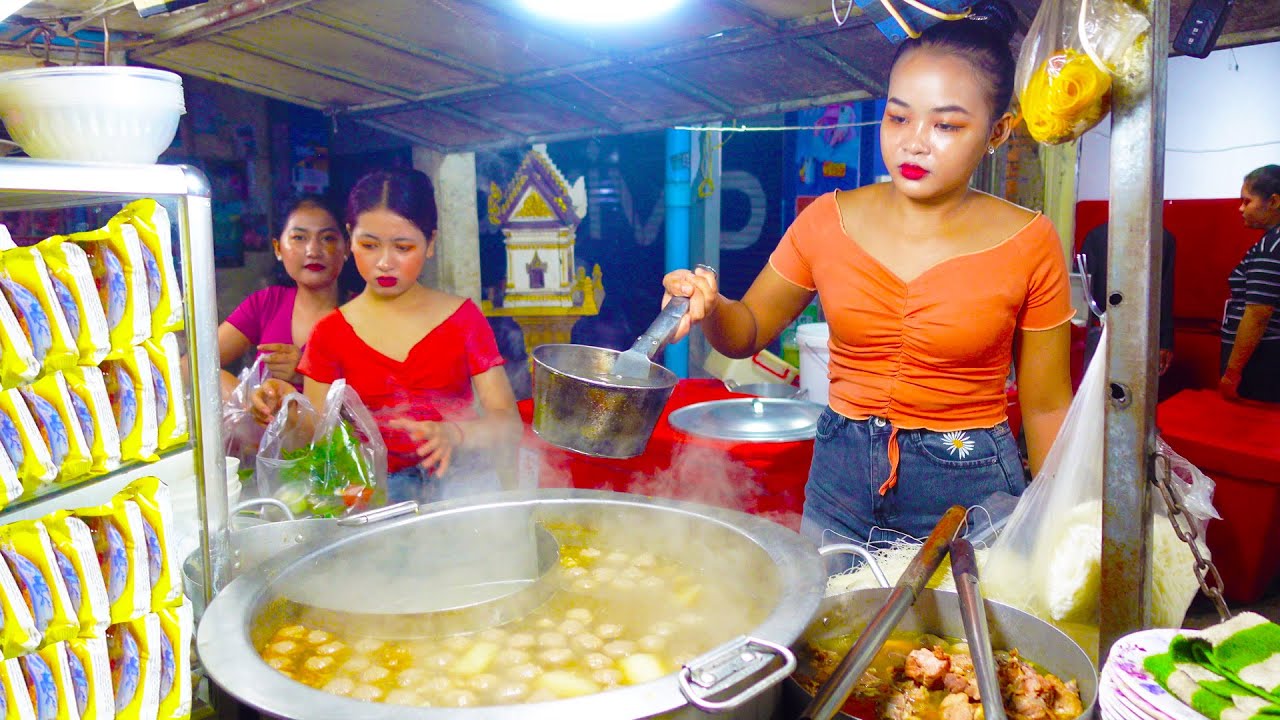 From 5 PM to 5 AM Serving Beef Bone Noodle Soup, 7 Level Spicy Noodles, Fresh Fruit Dessert & More