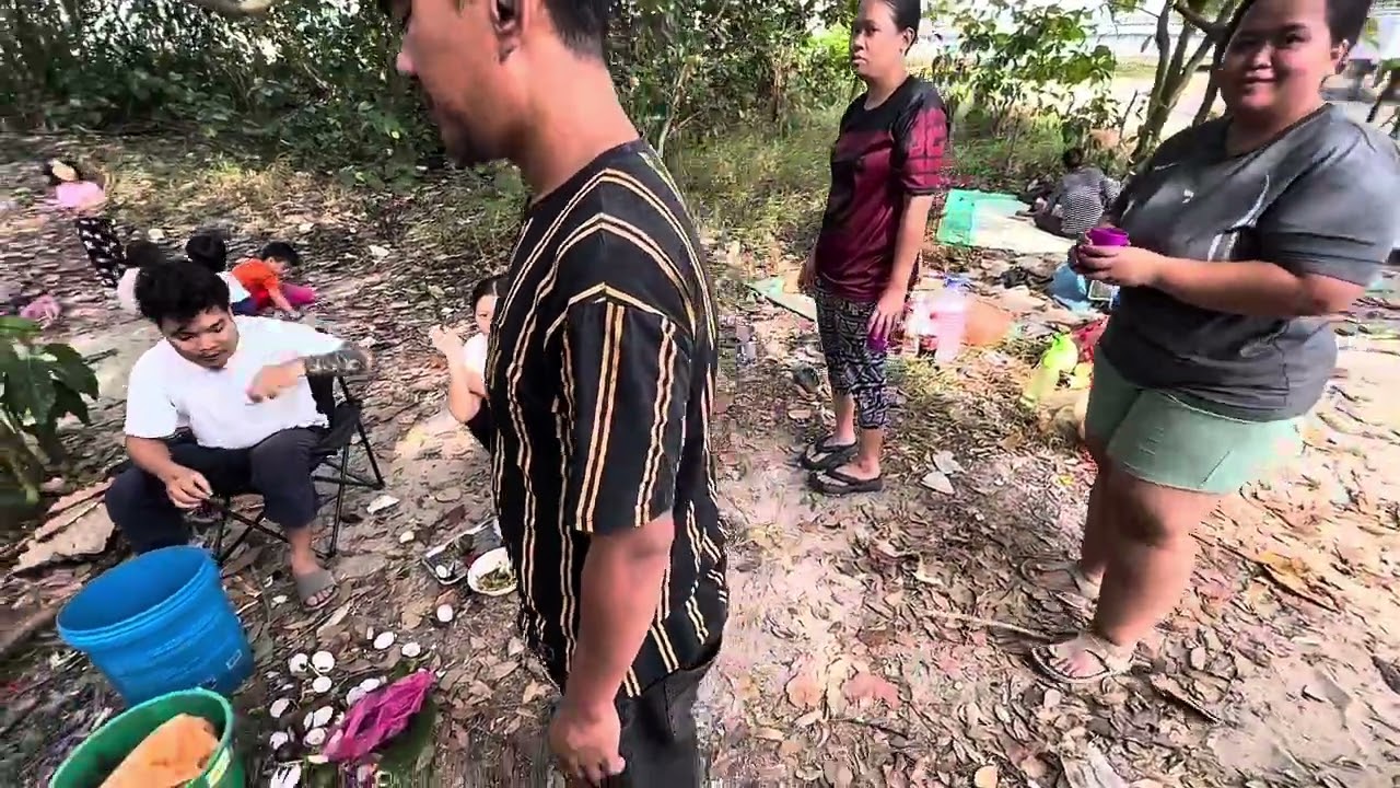 Dapat lokan terus di bakar.makan pakai sambar limau😋😋