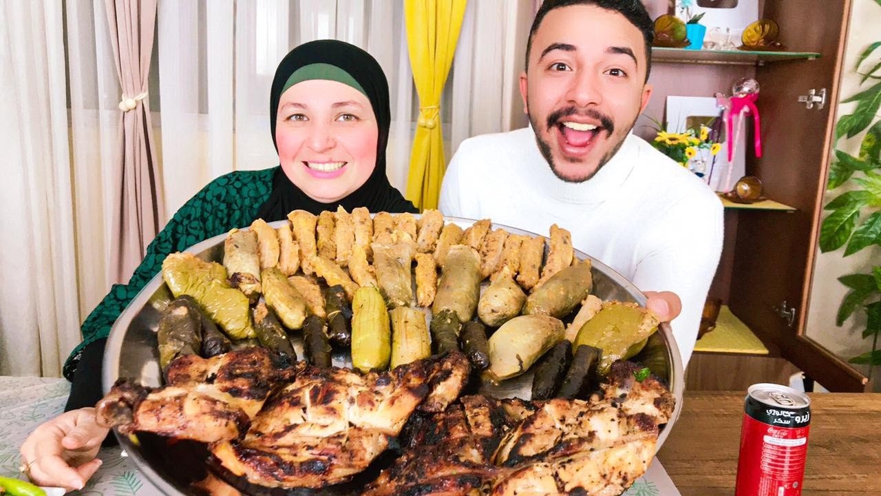 تحدى ٱكل دجاج مشوى🍗 مع محشى مشكل🥘 بين ماما و مصطفى ضد ابراهيم وفارس