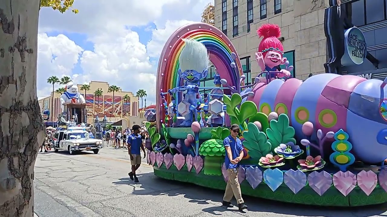 MEGA MOVIE PARADE AT UNIVERSAL STUDIOS INC JURRASSIC PARK, GHOSTBUSTERS, BACK TO THE FUTURE MORE.