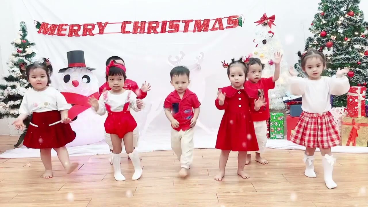 Jingle bells - nhóm trẻ Dâu Tây