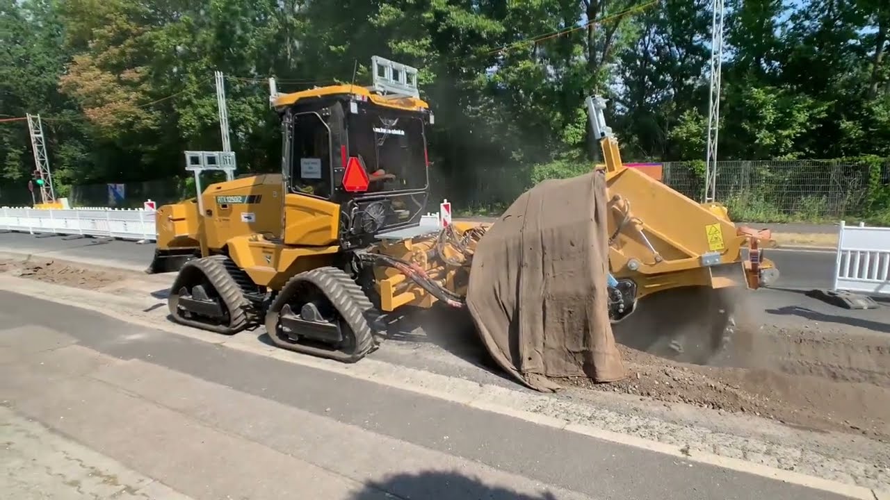 Felsfr&auml;se Vermeer fr&auml;st Schlake