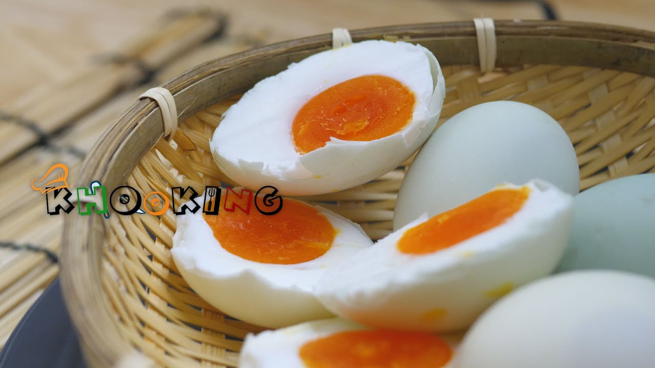 របៀបធ្វើពងទាប្រៃ - How to make salted eggs [Khooking]