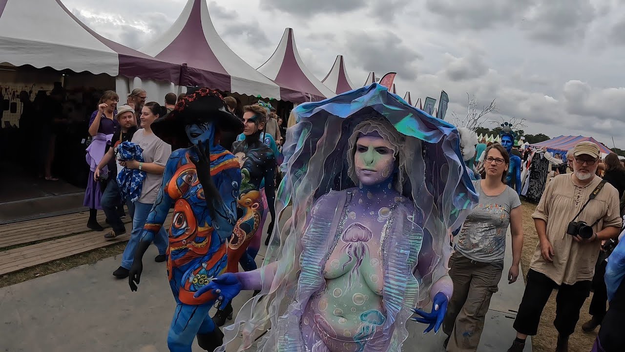 Unreal Bodypaint Parade at Castlefest 2025 – Stunning Art, Colors & Fantasy!