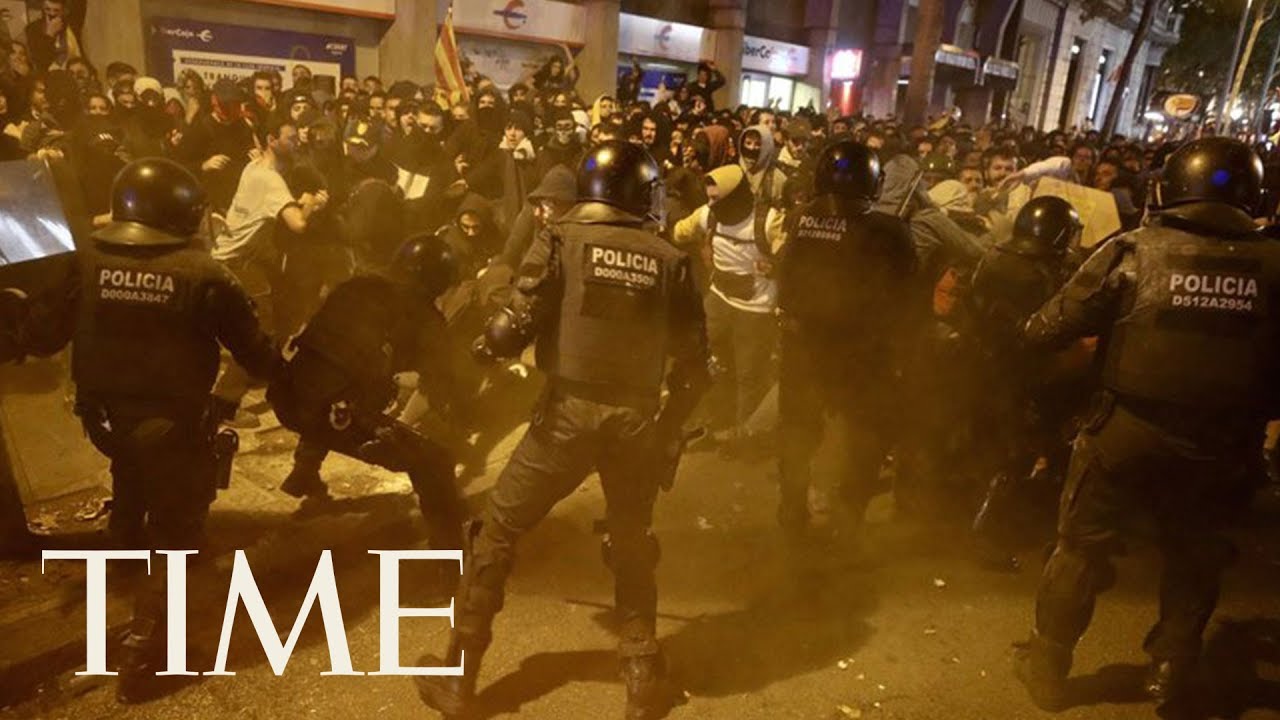 Catalan Protesters And Police Clash For A Second Straight Night | TIME