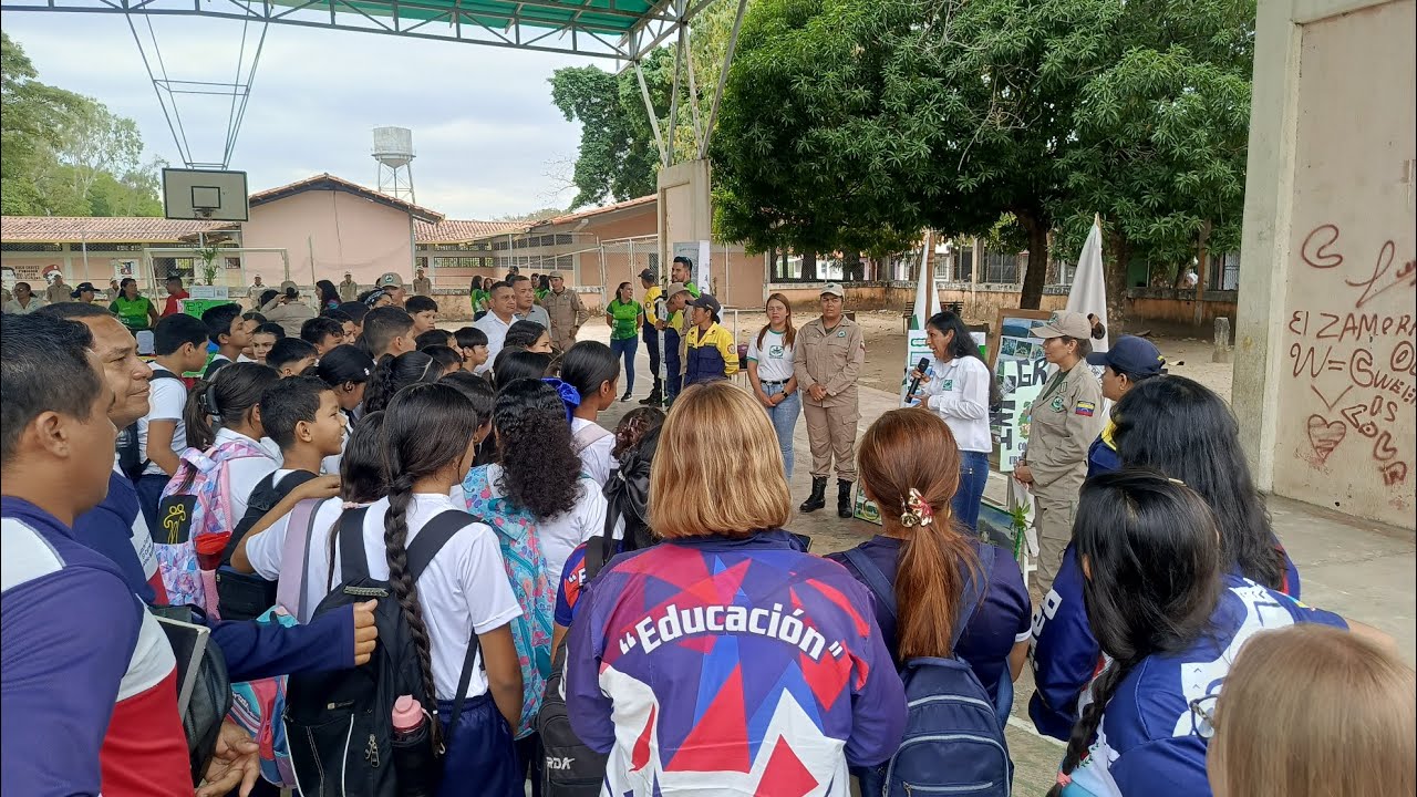 Con el apoyo del CDCE Desde el Liceo Libertador desarrollada Jornada Educar para Cuidar el Ambiente.