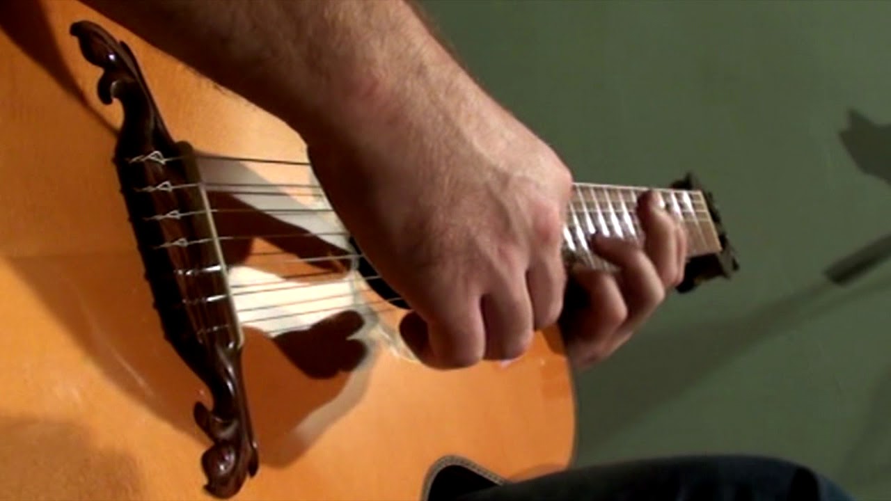 Крутая семиструнка с грифом в виде лиры (дали поиграть на неделю)