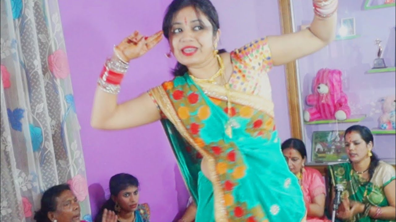 कैसे आऊ अंबे मां तेरी ऊंची है डगर ऊंची है डगर तेरी  टेढ़ी है डगर
