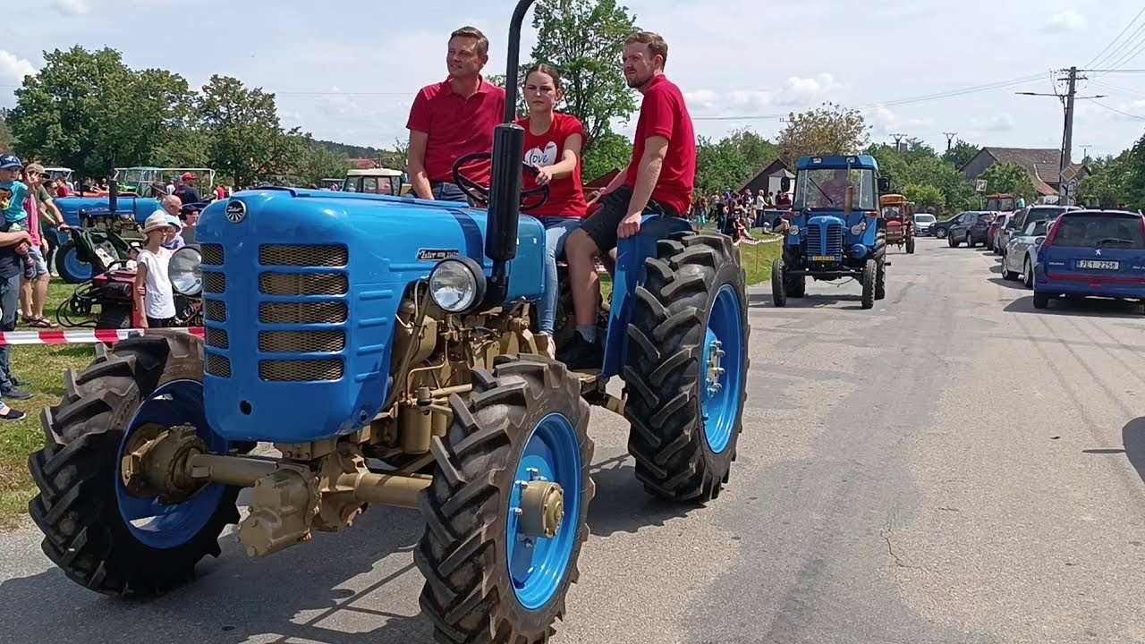 Historické traktory Jabloňov /  Parade Of Antique Tractors