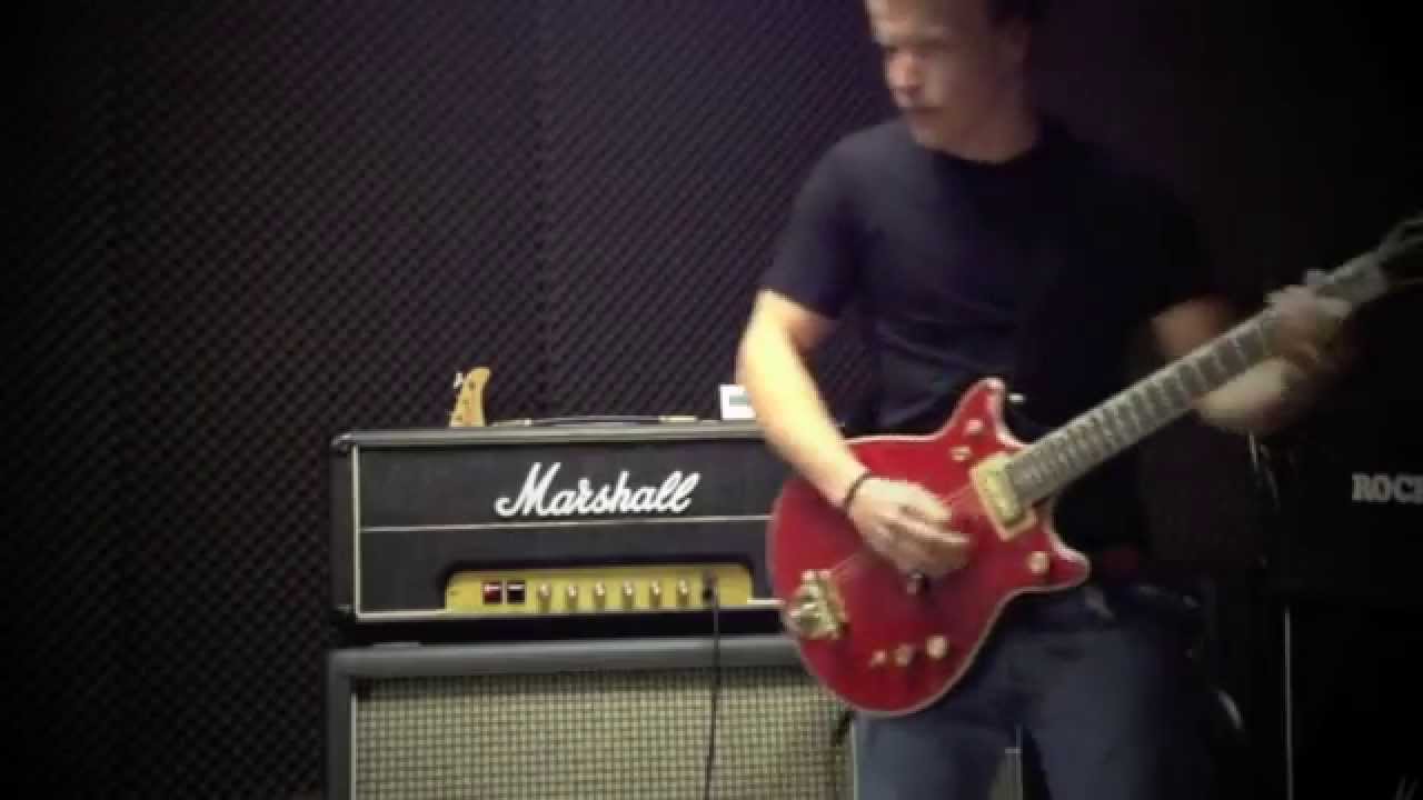 Messin' around with a Gretsch Jet Firebird (Malcolm Young)