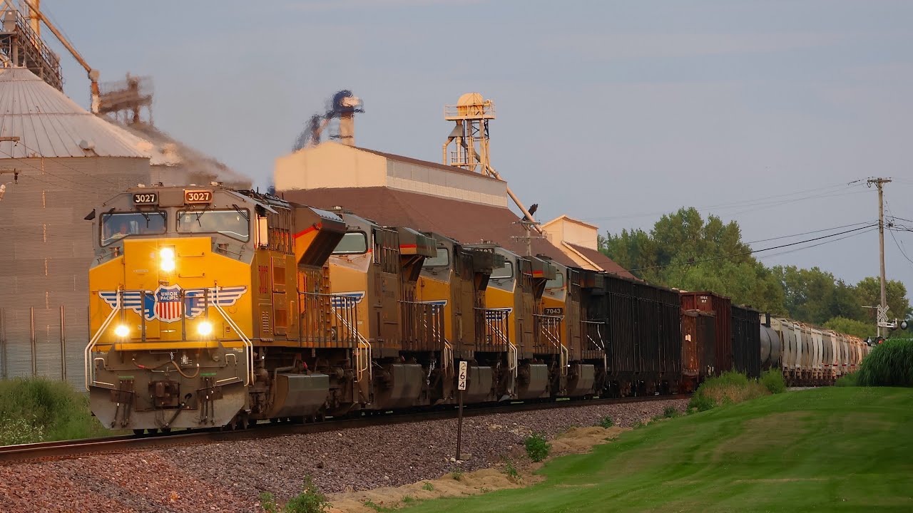 UP 3027 SD70AH-T4 Leads 5 Unit Power Move On UP MCHALX At South Beaver Dam, WI! UP Adams Sub