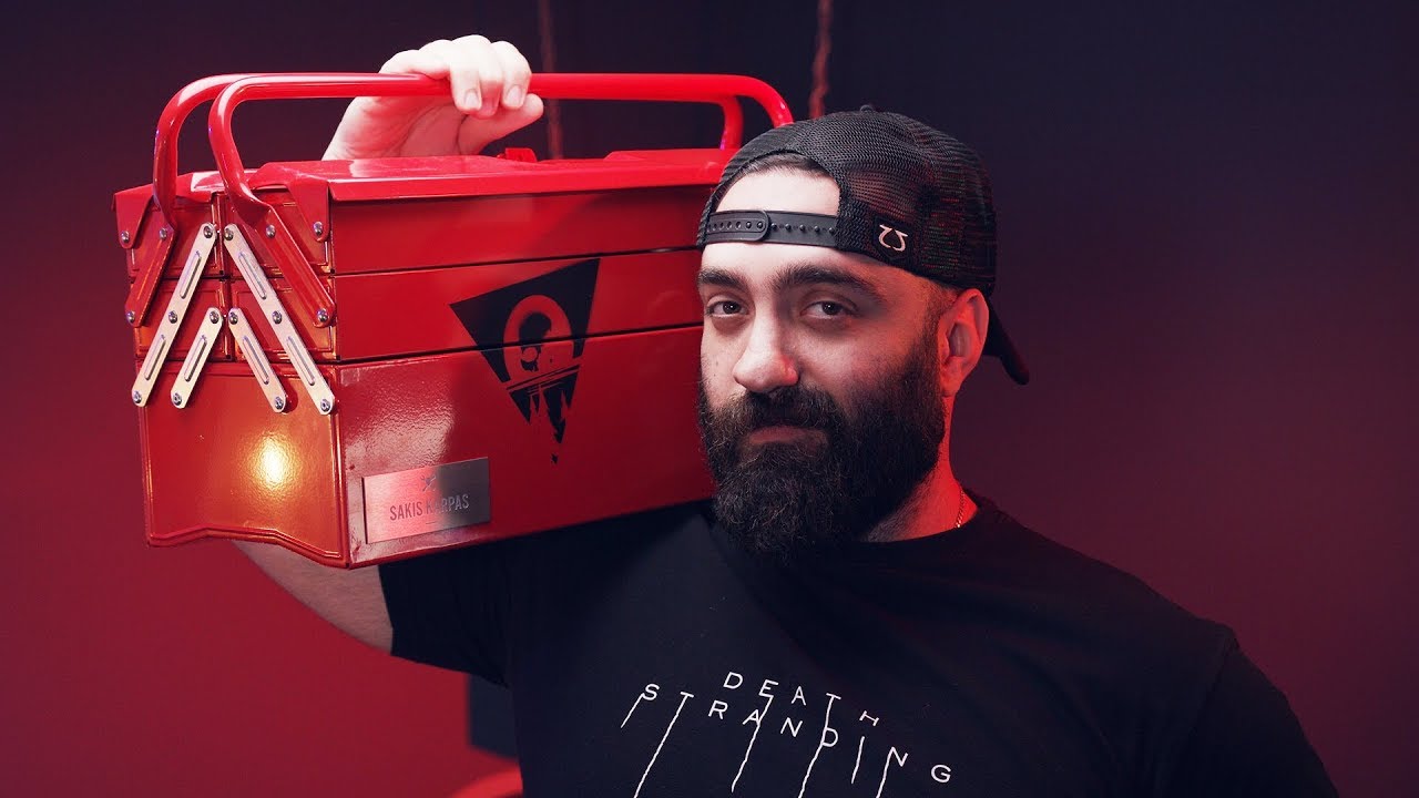 Ένα πολύ, πολύ παράξενο unboxing...