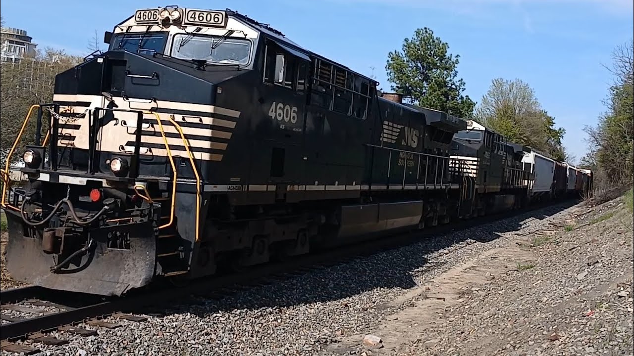 NS 15R pulls into Columbia SC on the NS R Line 