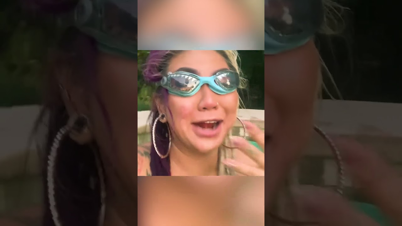 Kimmy Tan hitting the Stündenglass Kompact Underwater