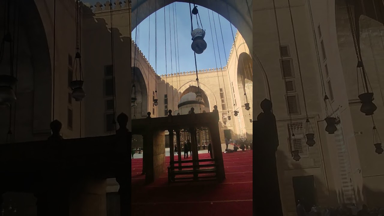 آذان الظهر فى رحاب مسجد السلطان حسن بالقاهرة