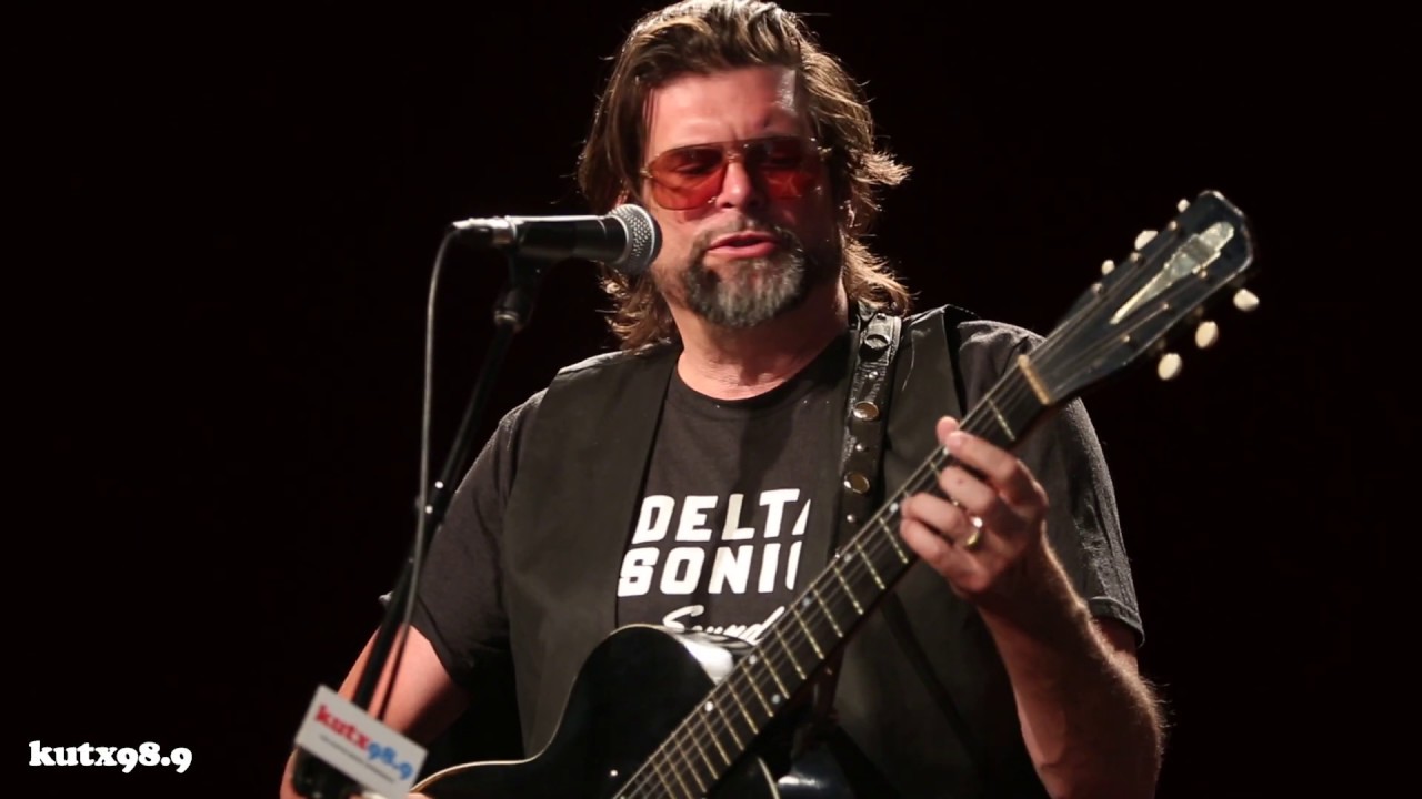 Amy LaVere & Will Sexton- No Battle Hymn (live in KUTX Studio 1A)