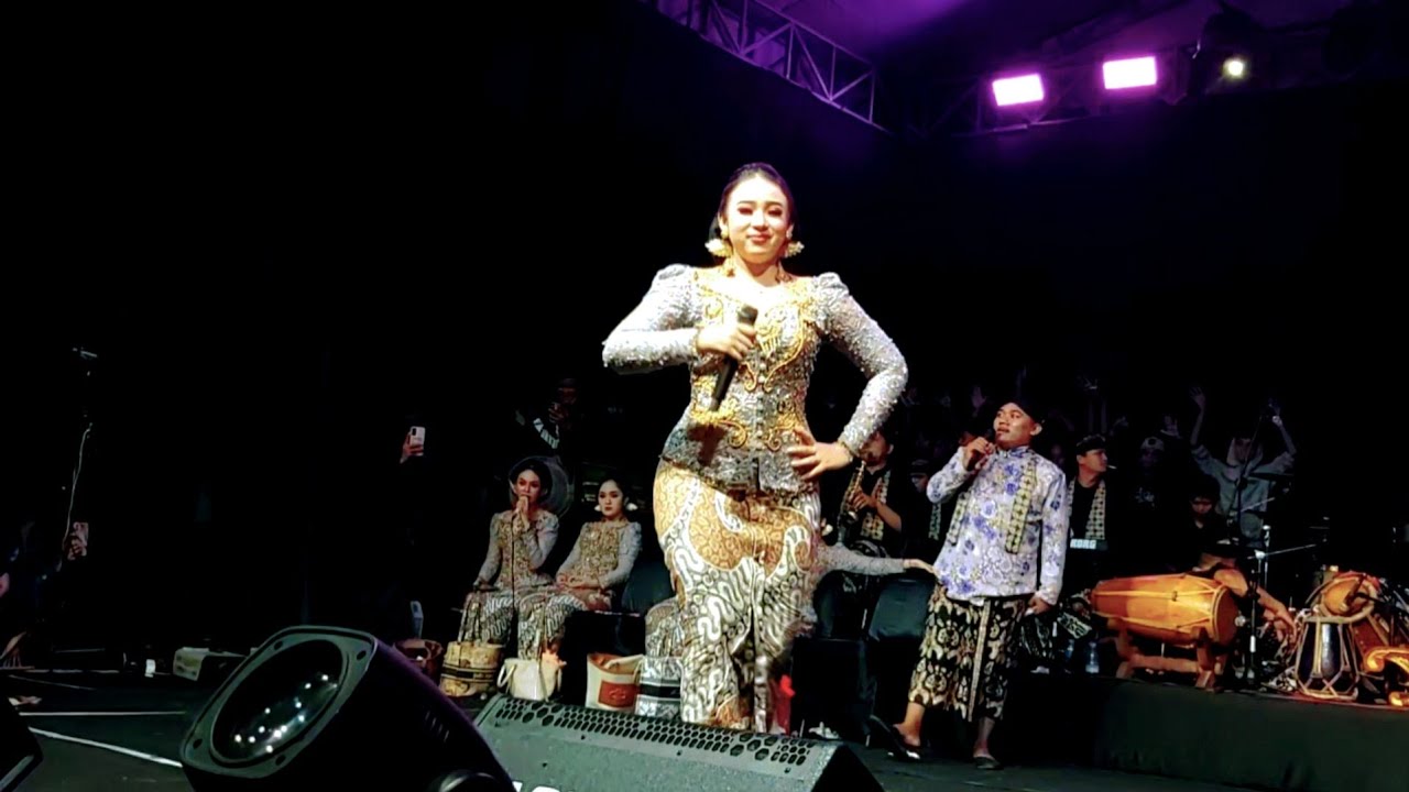 STASIUN BALAPAN SOLO NIKEN SALINDRI MADIUN