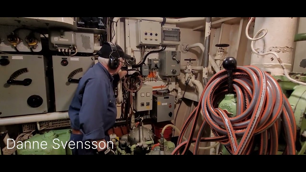 Start-up and shutdown Ruston & Hornsby twin 6 ATCM engines on board the Swedish tugboat Karl.