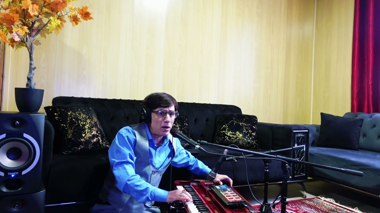 गुलाबी आँखें जो तेरी देखी | Gulabi Aankhen Jo Teri Dekhi – Pink Eyes That Captivated My Heart